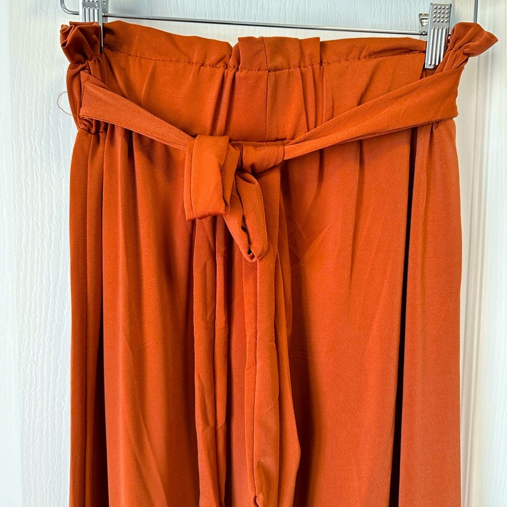 HIGH-WAISTED PANTS